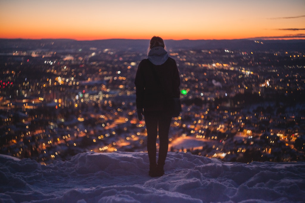 6 All-Natural Ways to Fight Seasonal Blues This Winter